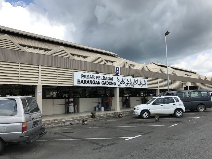 Pasar Malam Gadong - a famous market in Brunei that tourists should not miss