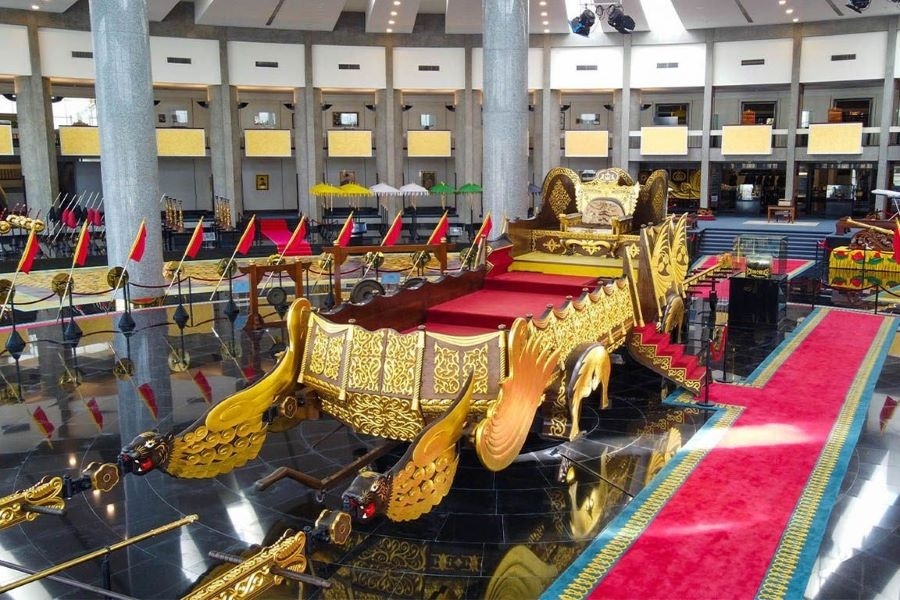 The items at the museum demonstrate the royal lifestyle of the Brunei royal family through many periods