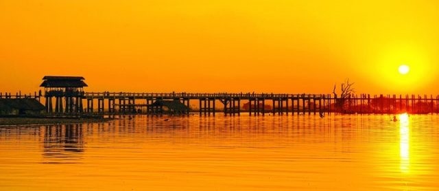 Romantic afternoon on the legendary U Bein bridge (Photo ST)