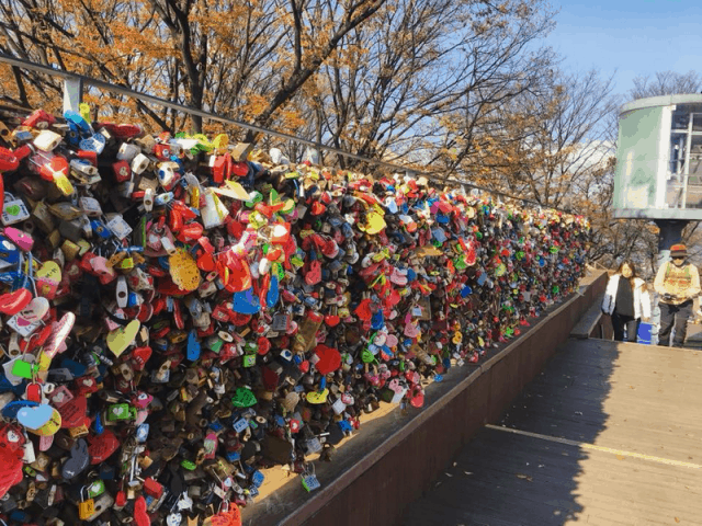 Love keychains for couples (Photo: ST)