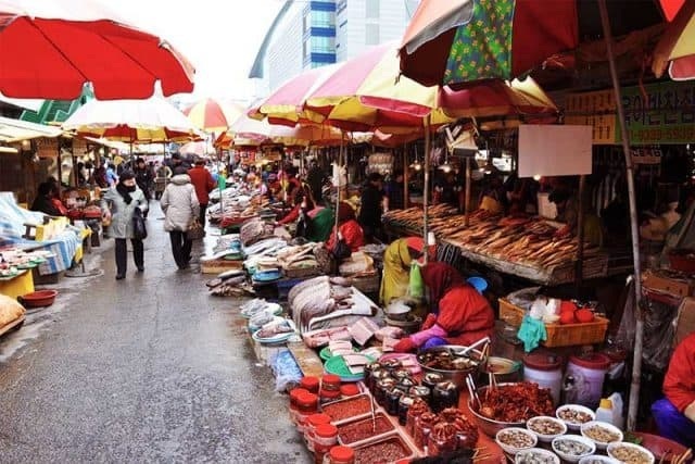 Large seafood market in Korea (Photo: ST)