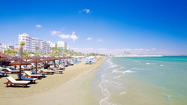 travel-Cyprus-Larnaca-Finikoudes-Beach