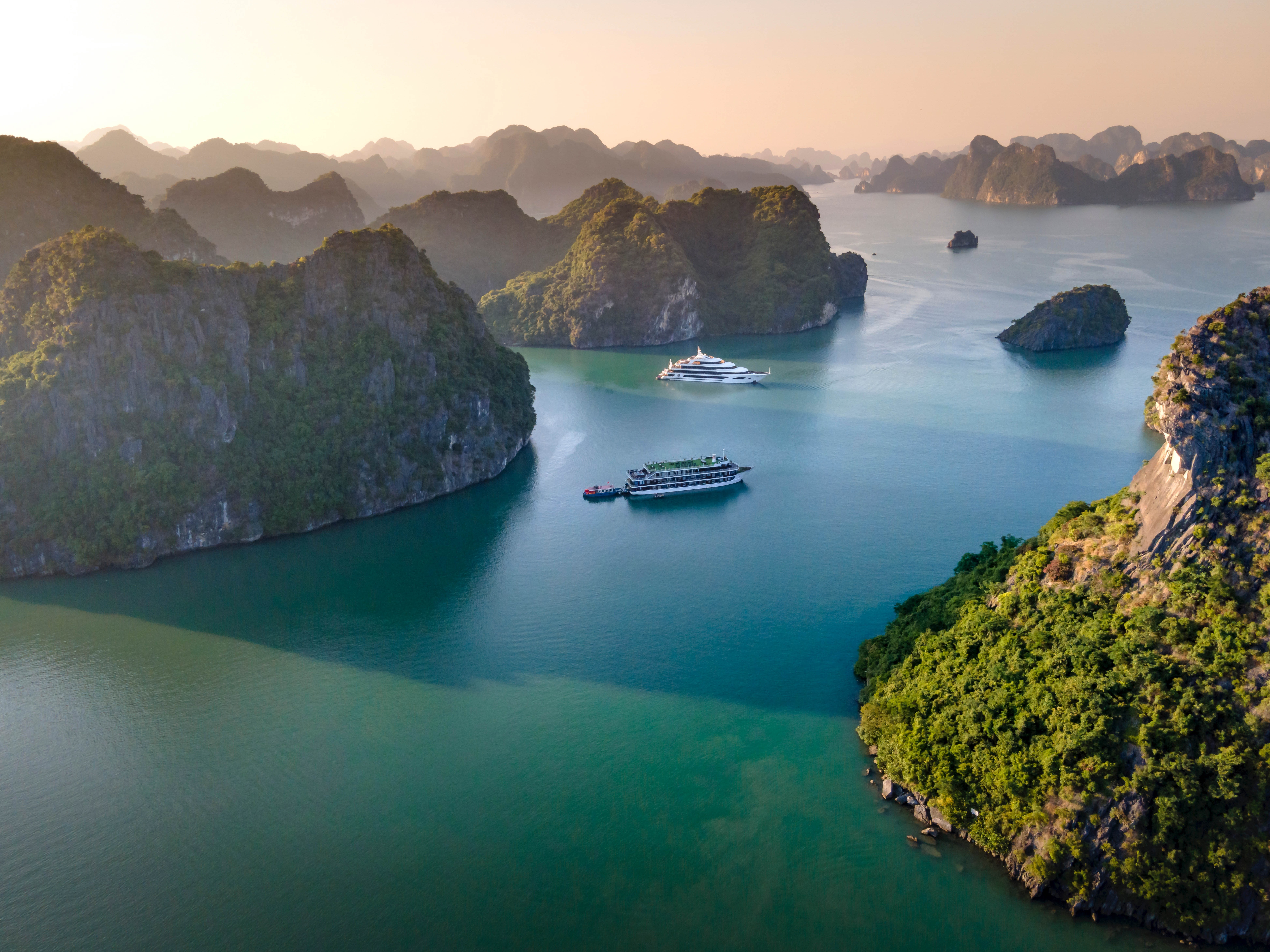 Top 17 most famous tourist destinations in Vietnam in 2022