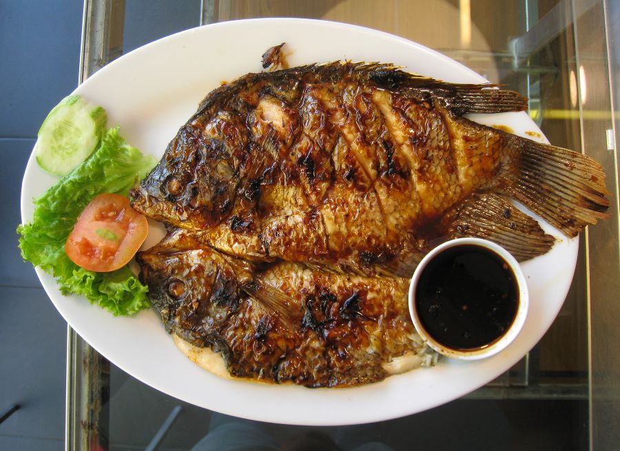 Grilled fish is a unique traditional dish of Brunei people